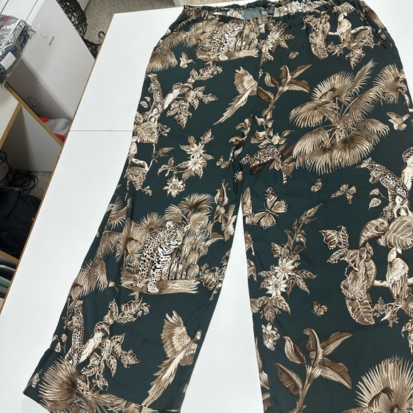 Banana Republic Lounge Wear Pajamas - Picture 4 of 4